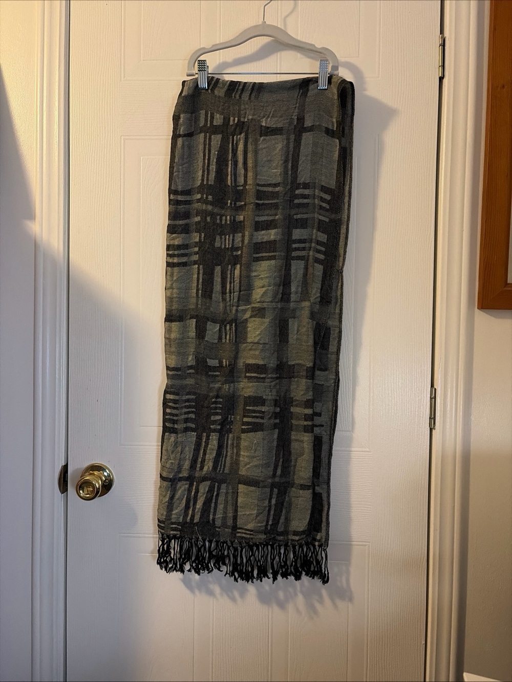 Women’s Large Scarf With Fringe